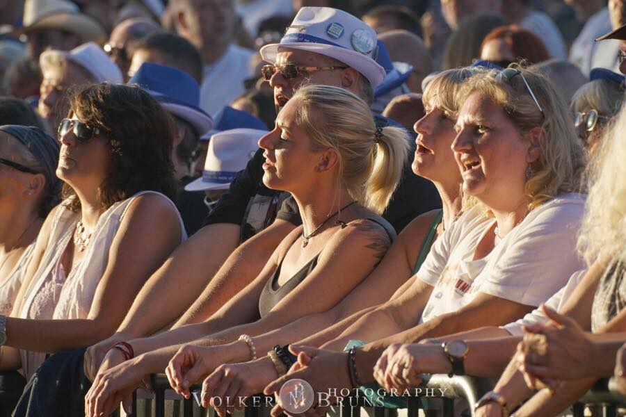 19429681_1216355691807330_5695059574895981178_n